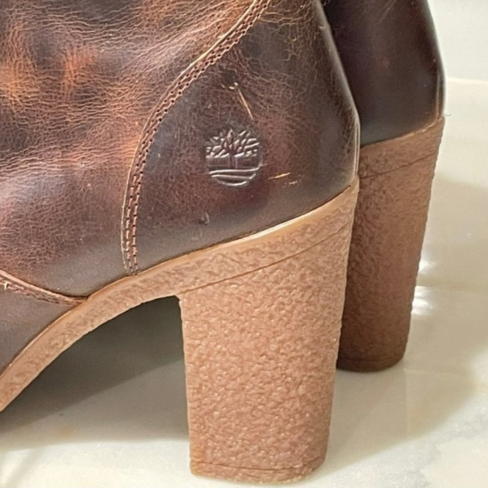 Timberland Brown Lace Up Boots with Chunky Heel and Vintage Finish - Picture 6 of 8